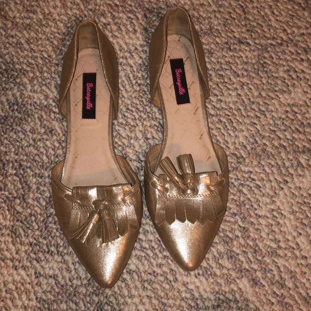 Flat golden dress shoes